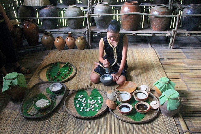 Приготовление традиционного алкогольного напитка из риса