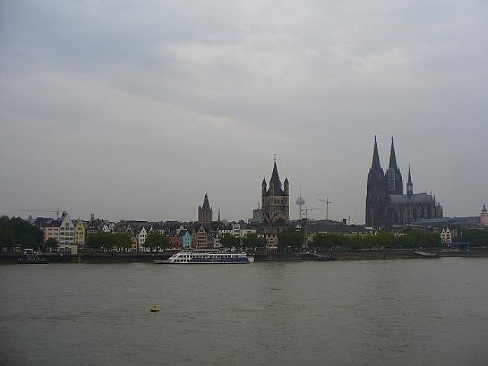 Вид на Кельнский собор с Рейна