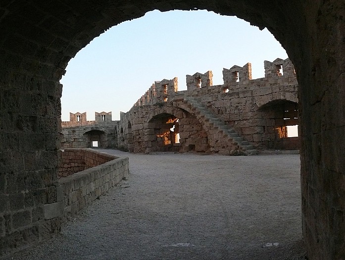 Крепостные стены Старого города.