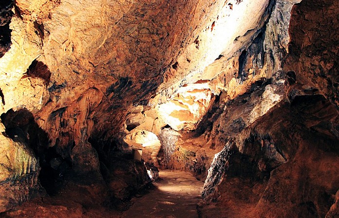 Коридор к основному залу пещеры