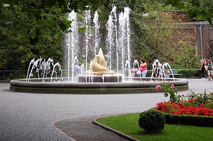 Отличный парк с фонтанами