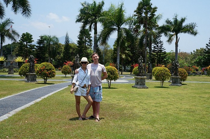 Парк у водного храма Таман Уджунг