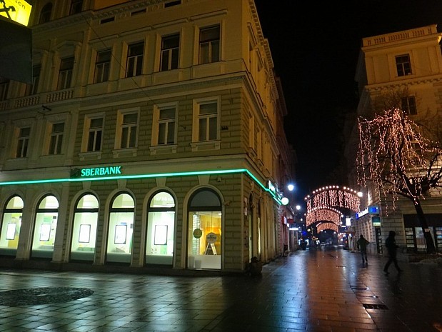 улица Ферхадия, на которой сосредоточена огромная часть ресторанов и кафе