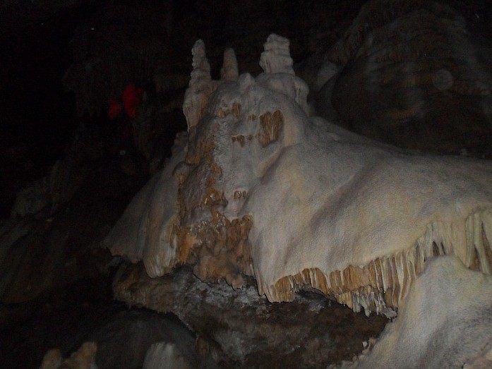 Сталактиты в Новоафонской пещере