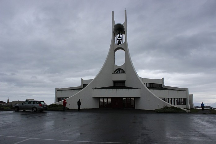 Церковь в Стиккисхоульмюр