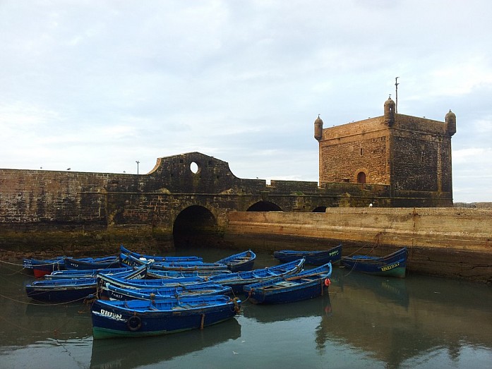 Крепость и лодки в районе порта