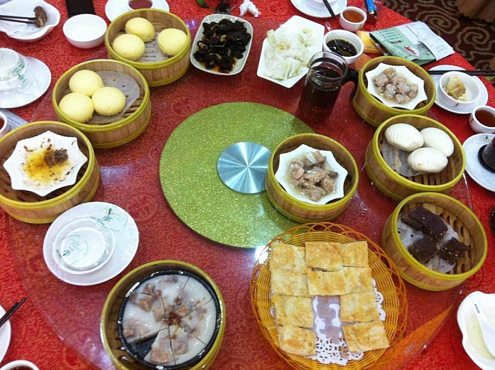 Завтрак в провинции Гуандун (фото предоставлено китайскими товарищами автора)