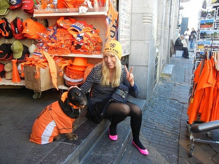Даже собачки в оранжевом ;))