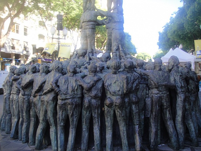 Памятник кастальерос. Фрагмент
