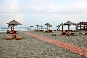 Плюсы и минусы Черногории в сезон и краткий обзор основных пляжей